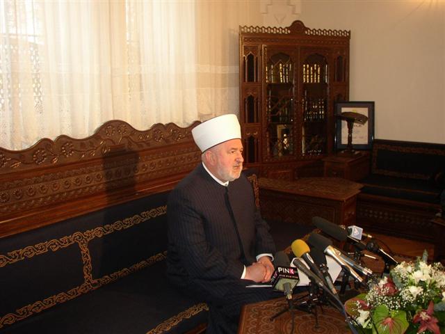 Reisu-l-ulema daje bajramsku cestitku,19.12.07. (Small)